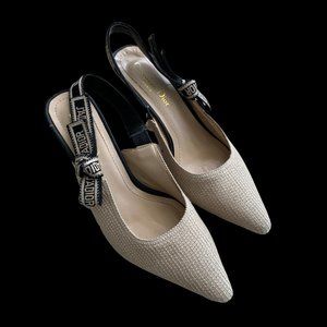 Beige (Cream) Pointed Toe Pumps size 9